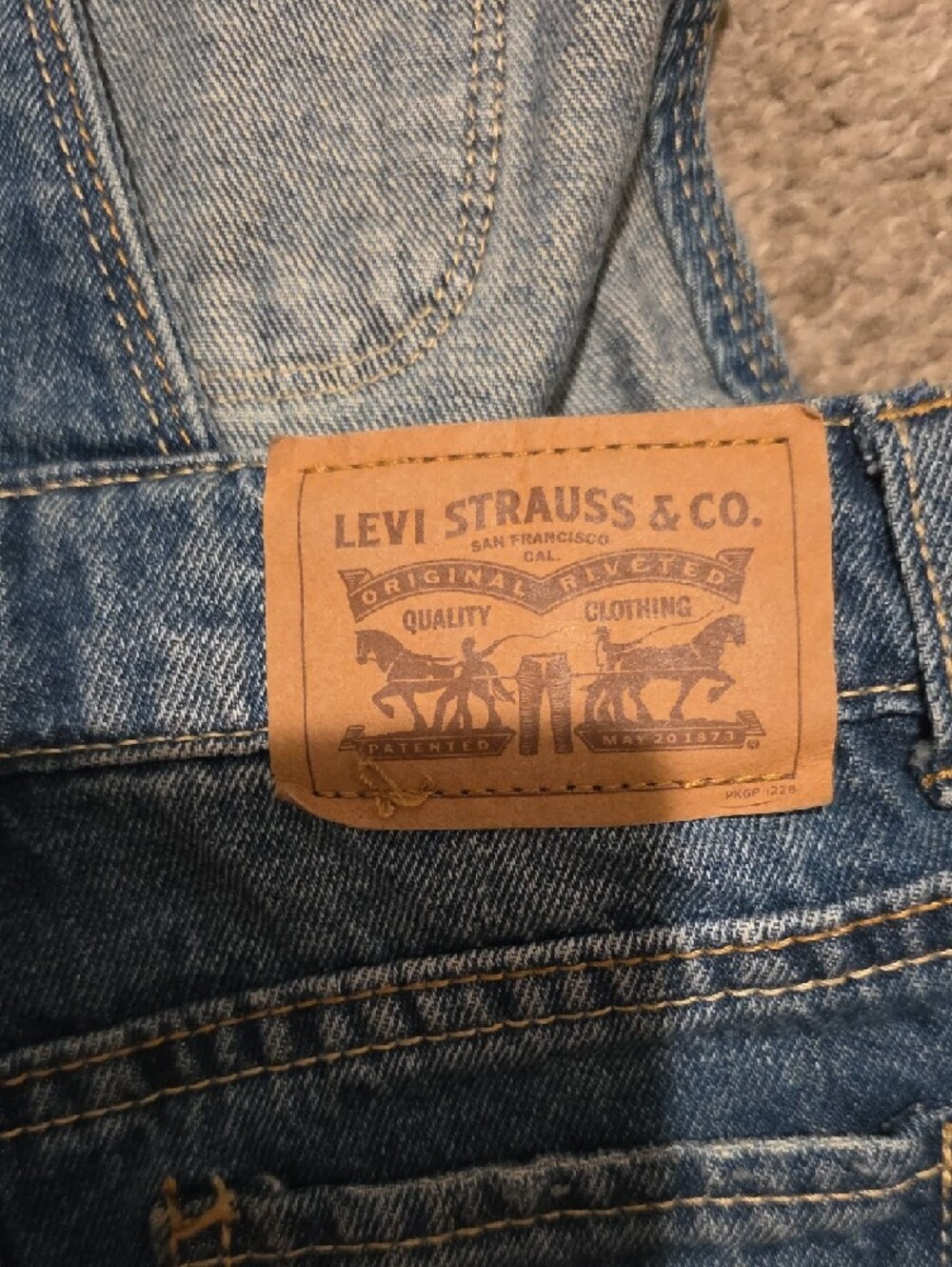 Levi's Blue Denim Short Overalls with Bib Pocket. For Kids - Picture 3 of 5